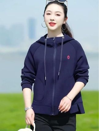 #卫衣 #连帽卫衣 #宽松版型 #春秋穿搭 #时尚洋气减龄穿搭