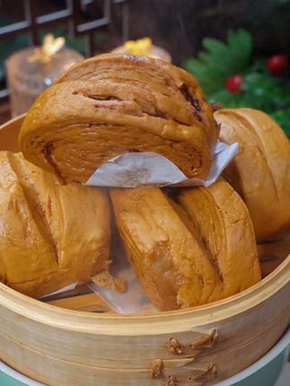 我们一家人的早餐都特别喜欢这个红糖馒头,蓬松宣软,香甜不腻 #红糖馒头 #早餐吃什么 #粗粮细作 #馒头