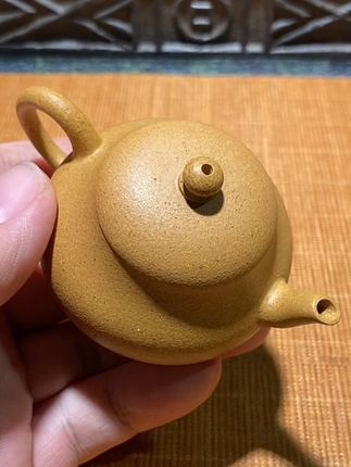 原矿黄金段泥小品小矮梨形壶50cc#紫砂壶 #小品紫砂壶 #原矿紫砂 #手工 #器物之美