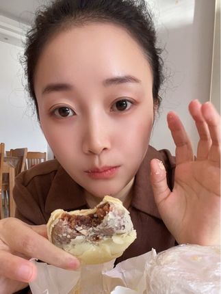 回复 @瑶妹朋友圈的评论 所见略同 一样一样的感受 太好吃了 已经给家人朋友安排上了! #黄庄月饼 #美食 #健康 #今天的收获 #好吃不贵经济实惠