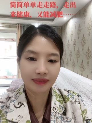 上班族在直播间简简单单走走路,没有稿子,就能转生活费。