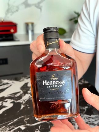 几十块钱就可以浅尝一下正品轩尼诗了,200ml装!一人一瓶刚刚合适!#轩尼诗