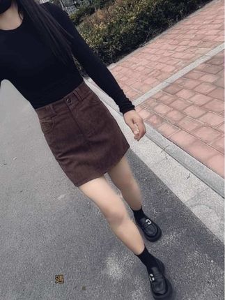 不得不承认年龄越大,性格就越简单,越喜欢安静,在属于自己的时光里,听喜欢的歌,过喜欢的生活,不喜欢去了解别人,也不想被了解,只想静静的做自己喜欢的事...#显瘦穿搭 #早秋穿搭