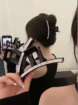 新款上架笑脸字母抓夹#头饰发饰美出高级感 #随手一扎都很好看 #洋气减龄 #鲨鱼夹
