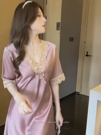 🔥【老公看了直呼绝了!】这款睡裙性感得让人挪不开眼~ 💫女人的秘密武器!纯欲风冰丝睡裙,穿上身软糯亲肤,若隐若现的撩人曲线,在家走动都自带迷人氛围~ #睡衣分享#睡裙#冰丝睡衣#睡衣家居服 #睡裙控