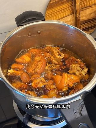家里小朋友又催我给他们做猪脚饭啦,好香好入味太下饭啦#潮汕卤汁 #猪脚饭 #卤猪蹄