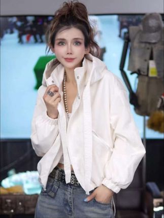 一眼看中的衣服,就像一眼心动的人,念念不忘!#独特别致新款冲锋衣#短款冲锋衣#新款三防冲锋衣#冲锋衣推荐 #冲锋衣