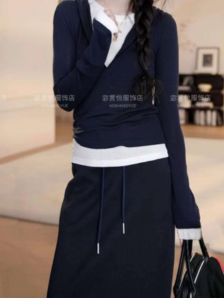 网红洋气女装春夏气质假两件连帽长袖T恤上衣女百搭显瘦卫裙套装#假两件穿搭 #连帽长袖 #早秋穿搭 #卫裙 #套装