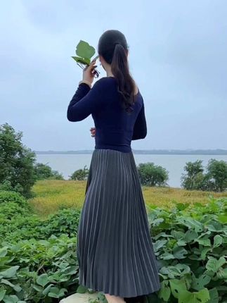 “久处不厌,闲谈不烦。从不敷衍,绝不怠慢。”这16个字概括了最令人愉悦的关系,不论友情还是爱情…#穿搭 #每日分享 #原创视频 #经济实惠 #彼岸 @毛铺草本荟 #举杯万事接轻松
