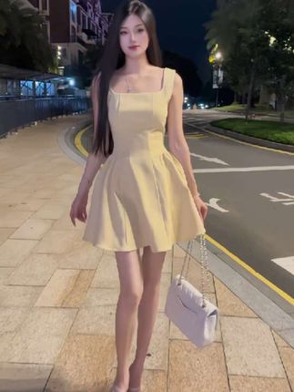 超有气质的裙子!完全不挑人 # 舒胡蕾 # 智性恋#显瘦连衣裙 #穿搭vlog