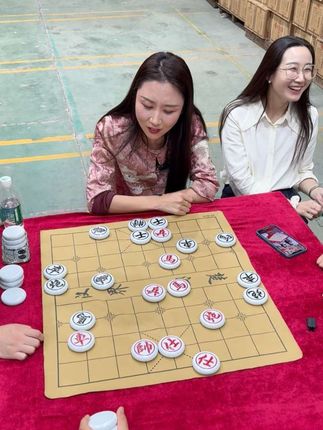 王铁锤在气势上碾压对手#象棋 #象棋残局 #白酒 #纯粮酿造 #好喝不贵