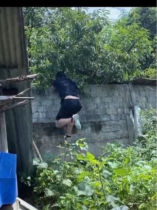 还好跑得快,#汪二娃看三妹 #云上舞团阿建 翻墙真厉害。