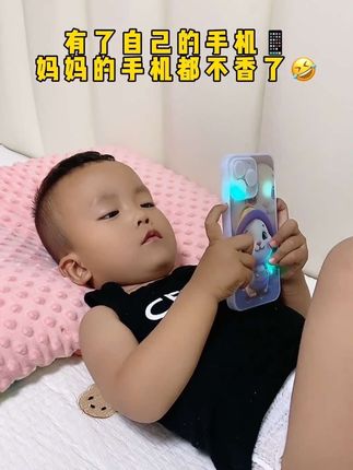 如果你家孩子也喜欢玩手机怎么办?当然是给他准备一个属于他自己的手机,丰富的早教内容,还可以模拟打电话你问我答真的太好玩了,宝宝百玩不腻#宝宝玩具 #益智玩具 #母婴好物