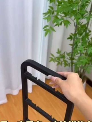 #上热门 #家里一定要有一个这样的多层鞋架,它可以把家里的鞋子都收拾整齐,摆放在门口,不仅美观大方,而且找鞋的时候也特别方便快捷。它的设计非常合理,上下的间隔距离刚刚好,不管是高帮还是低帮的鞋子都能轻松放下,有了它之后,再也不用担心鞋子乱丢乱放了。#收纳整理 #鞋架