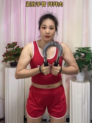 谁说练臂力棒没有用,每天200个,练出直角肩,甩掉拜拜肉、緊致副乳、练出胸中缝、练出马甲线、练出少女背#臂力棒 #健身 #居家锻炼