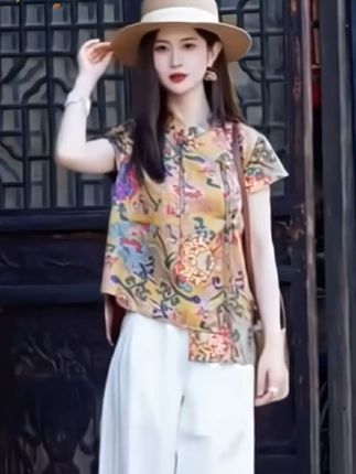 好喜欢这款新中式套装,时尚洋气#夏季穿搭 #新中式穿搭 #气质穿搭 #马甲阔腿裤套装 #穿出自己的风格 @DOU+小助手 @巨量千川