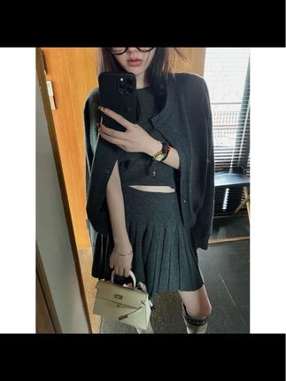 时尚针织开衫短袖套装女秋冬季新款显瘦气质软糯百褶半身裙三件套#套装 #三件套 #今日穿搭 #强烈推荐 #气质范 @DOU+小助手