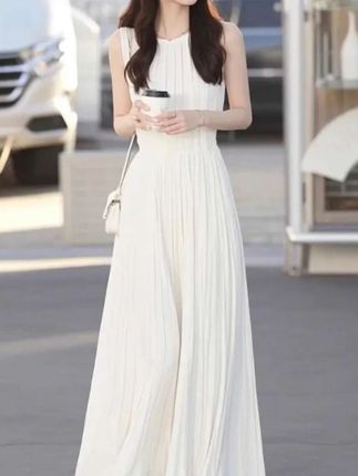 #气质连衣裙 #优雅大方 #夏季穿搭 #高级感穿搭 #穿出女人的气质