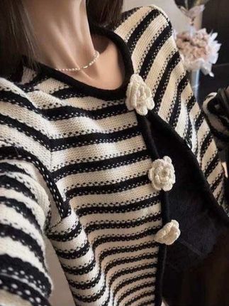 早秋新款法式立体山茶花高级感针织衫毛衣小众条纹设计感开衫女#今日穿搭 #女装 #休闲穿搭 #穿搭ootd #条纹控