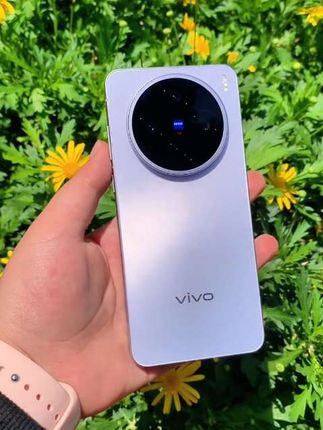 ✨刚拿到vivo X200s就忍不住拍了好多!后置镜头太懂我啦,不管是晴天的蓝天,还是夜晚的灯光,拍出来都好清晰,细节满满~随手录的视频也很流畅,色彩还原度超高,像把眼睛看到的直接存下来~日常记录生活完全够用,爱了爱了💕#强烈推荐 #抖音推广 #上热搜 #手机推荐 #vivox200s