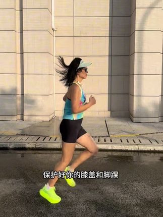 今天穿着R2悠跑2.0跑了13公里,轻松无压力!这鞋的透气性能太赞了,细密透气孔疯狂散热,夏天跑步也舒爽#跑步 #R2悠跑