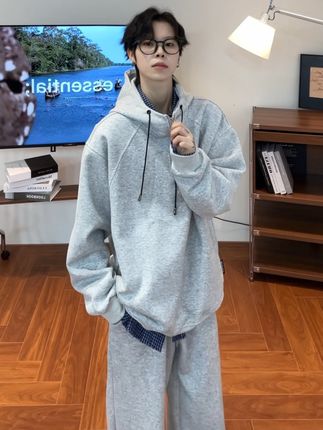 就问秋冬谁能拒绝卫衣套装啊 #ootd穿搭 #男女同款 #卫衣套装 #连帽卫衣 #秋季穿搭