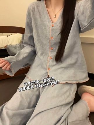 这套睡衣真的太舒服了,温柔蓝调好适合秋天啊~#睡衣家居服#在家也要美美哒 #面料柔软舒适#睡衣