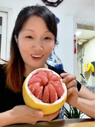 连续回购好几次了 不愧是柚子之乡的福建蜜柚;口感特别好 9分甜1分酸 皮薄肉厚;不像外面买的又苦又干,吃一回就会让你“柚”想“柚”一年#应季水果 #蜜柚 #福建平和红心蜜柚 #助农水果 #现摘现发新鲜到家