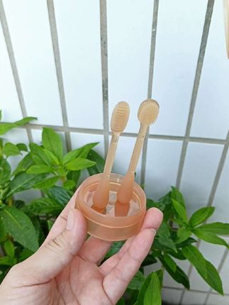 宝宝口腔里的奶渍这款硅胶牙刷软软的刷舌苔乳牙都方便#宝宝刷牙#母婴好物