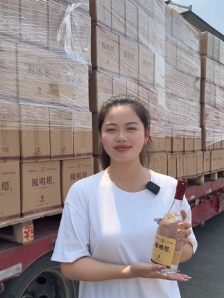 虽然说是夏天是白酒的淡季 但是只要品质好一年四季都是旺季 42度大肚子泥池真不错##浓香型 #纯粮酿造