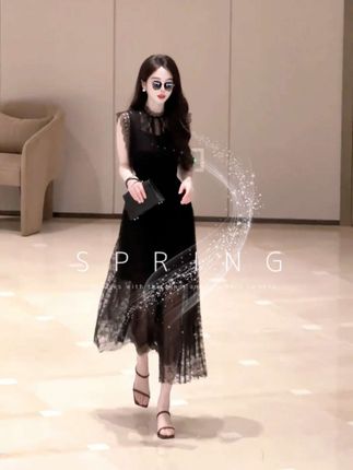 #女人味穿搭 #高级感穿搭 #气质范 #长裙 #黑色系穿搭 @巨量千川