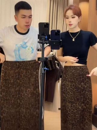 【3个裙长+后开叉】复古气质豹纹洋气女装春秋鹿皮绒后开衩半身裙#秋季穿搭 #豹纹 #鹿皮绒 #半身裙 #女人味十足