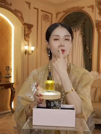 快快快!姐妹们,你们赶紧放下手机来抢这个美白祛斑精华液,你看看我这个链接都低到什么价了,真的巨炸裂!它的核心成分是溶斑素,可以淡化各种色斑,提亮肤色,质地清爽不油腻,坚持用一段时间,皮肤又白又嫩又光滑,但是库存不多,刷到还有的话赶紧薅!