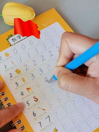 幼儿园孩子练字,就用这套凹槽练字帖,锻炼孩子的控笔能力,搭配消失笔芯,可以反复使用#每天进步一点 #控笔训练 #凹槽练字帖