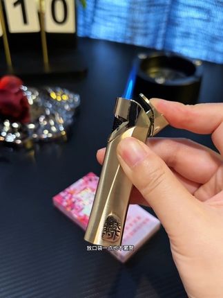 小巧金属机身小蛮腰的设计,镶嵌上心系天下真的很大气,这火机我是真爱!#打火机 #男士必备 #男生喜欢的礼物