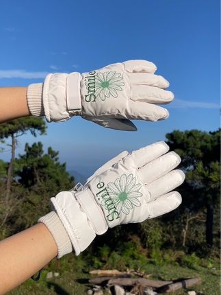 轻奢刺绣版滑雪骑行保暖手套#户外用品 #滑雪 #保暖手套