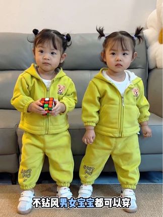 终于找到这种秋冬穿的套装 卫衣棉的面料 内里加绒 上身舒服又好看 男女宝宝都能穿#童装 #萌娃穿搭 #宝妈分享 #高品质童装