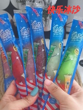 夏天就是吃冰的季节呀#快乐冰沙 多种果味 酸酸甜甜的清凉又好吃#冰沙 #夏天就要吃冰沙