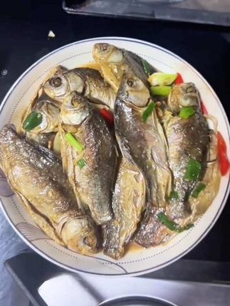 瓦埠湖野生鲫鱼干,下酒又下饭 无添加更放心#地方特色美食 #美食 #野生鱼 #舌尖上的美食 #农村生活