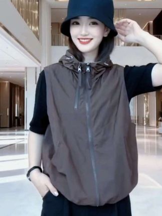 #上衣穿搭 #户外穿搭 #高级感穿搭 #百搭上衣 #马甲穿搭