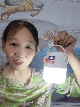 一辈子不用充电的太阳能足球灯,有了它就不用交电费了#太阳能充电灯#方便好用又实惠 @DOU+小助手