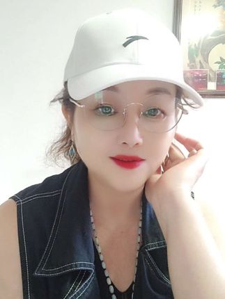 酒那么浓,心那么空,那么那么爱你也没有用