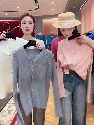 针织开衫女2025秋冬新款毛衣女彩扣外搭长袖设计感上衣女外套H197#打底衫#毛衣外套#设计感穿搭#百搭上衣#初秋新款