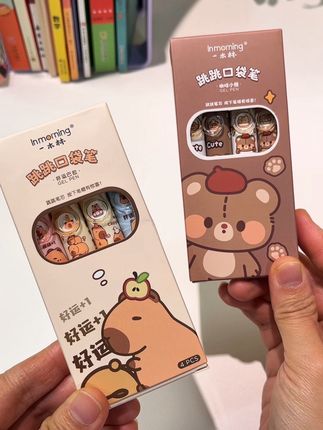 我女儿非常喜欢这款口袋笔笔,小巧玲珑,但是容量一点不少,关健颜值高。#文具推荐 #开学必备 #学习用品 #文具安利 #学生党必备