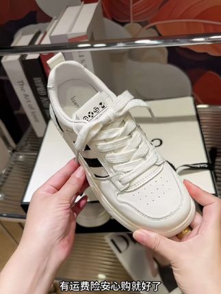厚底小白鞋女 天啦!这双厚底小白鞋女简直是增高神器,显腿长必备,时尚感满分!🌟 #厚底小白鞋女#休闲运动板鞋#休闲鞋#跑步鞋#小白鞋