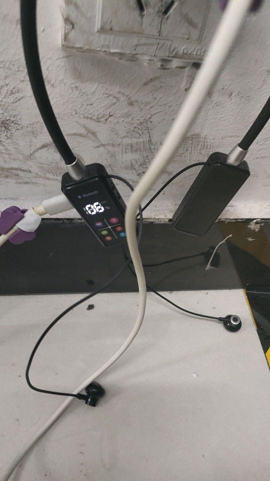 做工质量问题挺好,就是使用期间有点短,充满电后,听小说大概5个小时就没电了。#我在抖音买买买