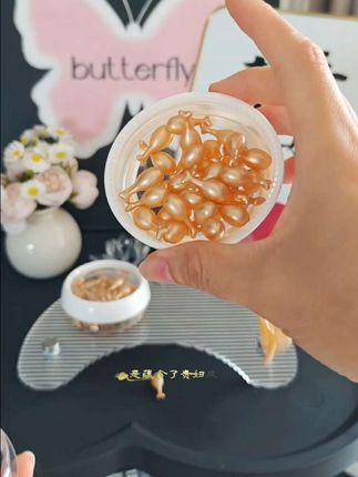 富勒烯小鸡腿精华液 小鸡腿精华真的好用,每晚涂一粒,皮肤光光亮亮!~#养出光滑细腻好皮肤 #提亮肤色改善暗沉 #以油养肤 #小鸡腿精华