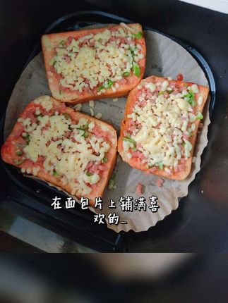 早餐的仪式感,藏在芝士的香气里。 一杯豆浆,一份烤面包,平凡日子的小确幸。 #简单早餐 #芝士烤面包 #抖音小助手