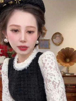 #穿搭 #强烈推荐 #上热搜超级美的,现在这个季节正适合穿,秋冬季不挑,#穿搭 #强烈推荐