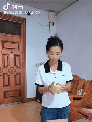 朋友们,晚上好,左下角有链接哟,网友们,你们可以进我的出装里面逛一逛,里面有多种产品呢?